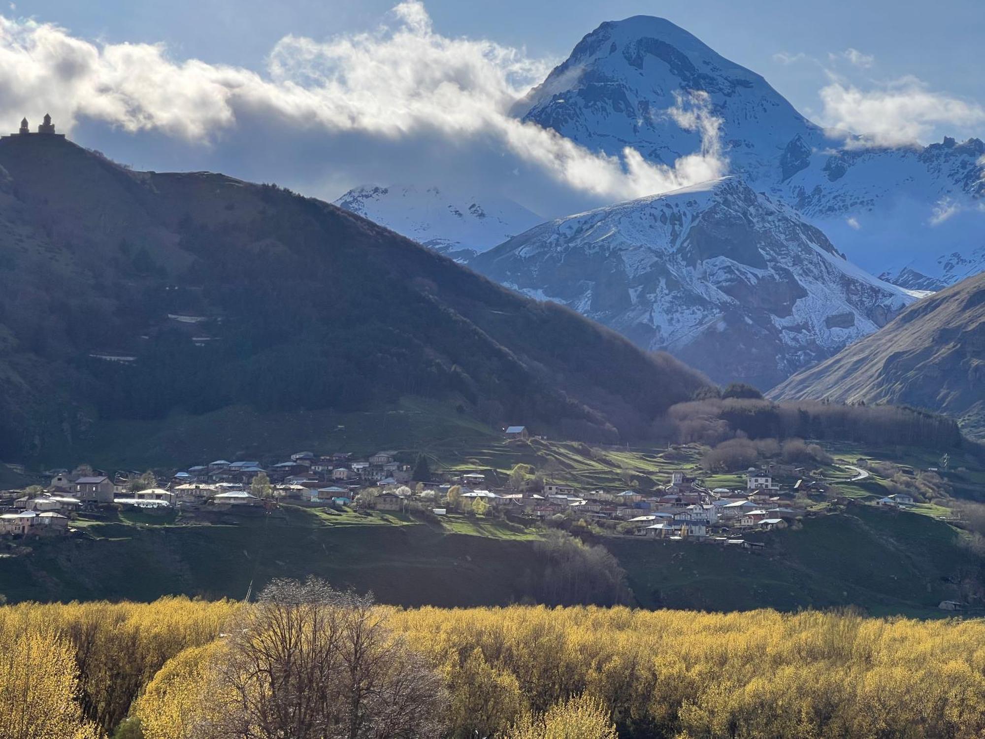 Old District Hotel Kazbegi Eksteriør billede